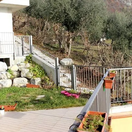 Vista Lago Con E Piscina