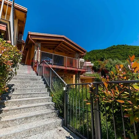 Vista Lago Con E Piscina *